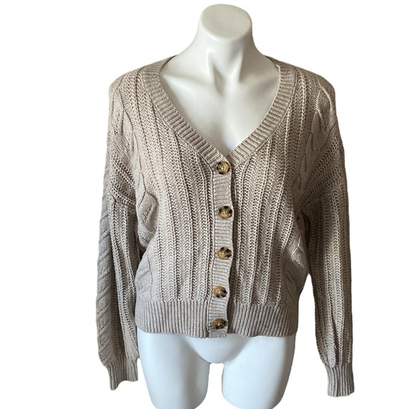 cupcakes & cashmere Sweaters - Cupcakes and Cashmere Women’s Oatmeal Chunky Knit Cardigan Sweater Preppy